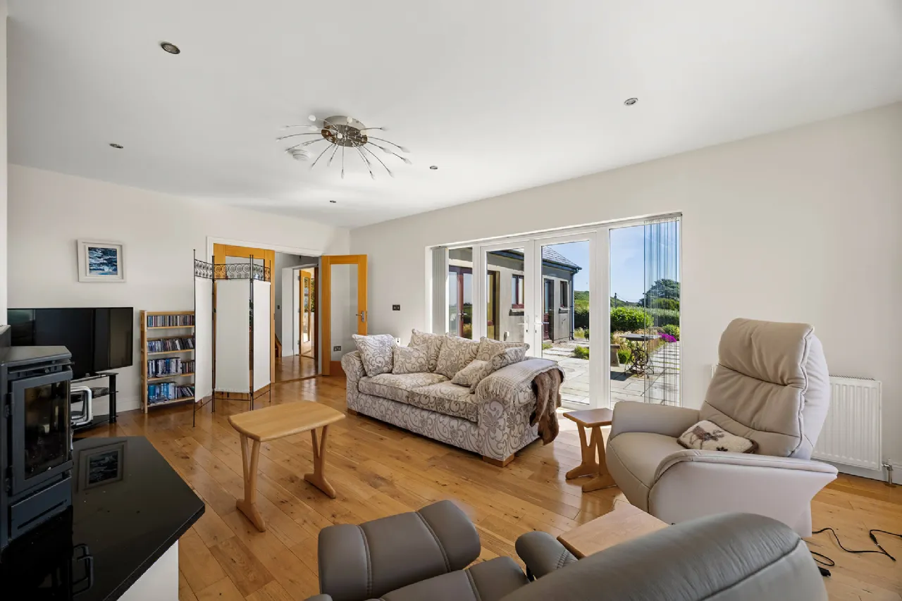 Photo of Kilfinnan, Glandore, Co Cork, P81K061