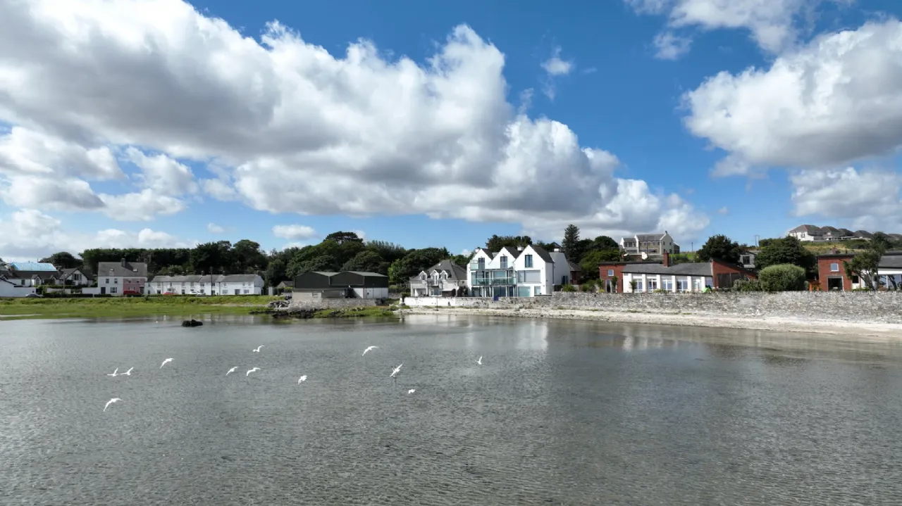 Photo of Sea Beach House, Sandymount, Blackrock, County Louth, A91N274