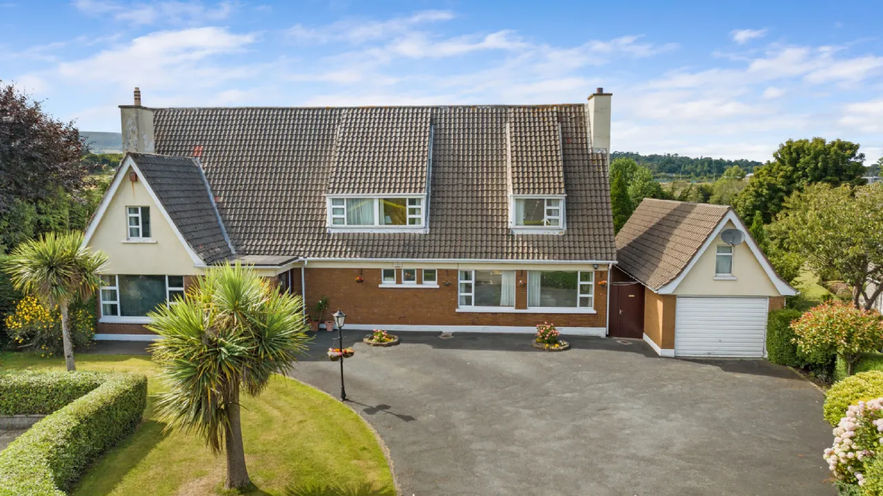 Photo of Carrabawn, 4 Sunnyhill Park, Cabinteely, Dublin 18, D18 H9W6