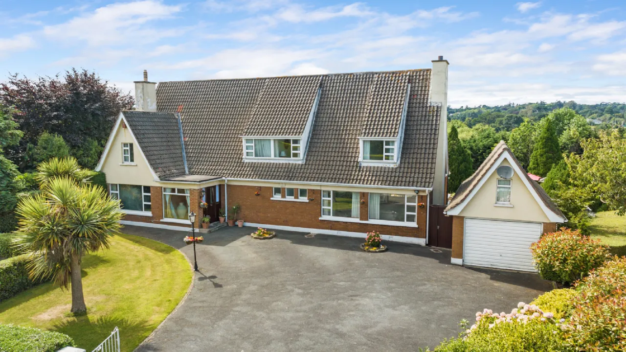 Photo of Carrabawn, 4 Sunnyhill Park, Cabinteely, Dublin 18, D18 H9W6