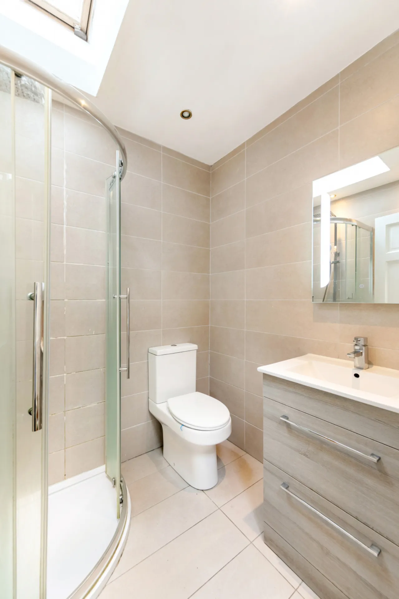 Photo of 27 Bloomfield Avenue, Portobello, Dublin 8, D08 K3K6
