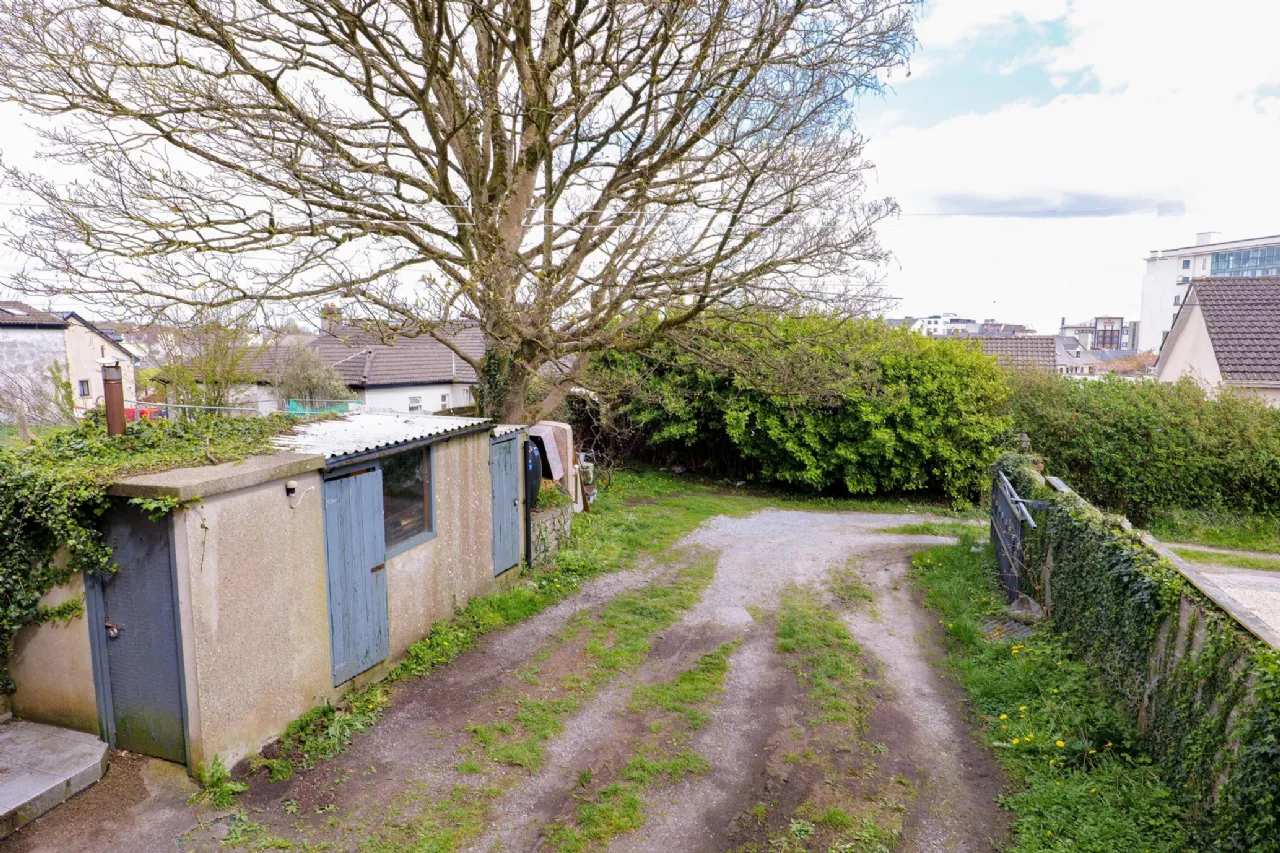 Photo of Dunromin House, 16 Dalysfort Road, Salthill, Galway, H91 R2YN