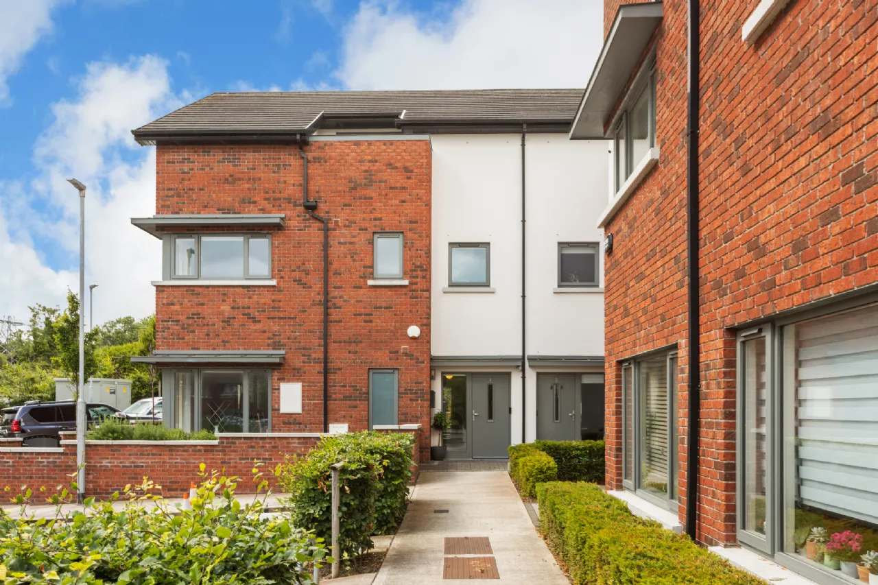 Photo of 1 Willow Glen, Glenamuck Road, Carrickmines, Dublin 18, D18 TVX4