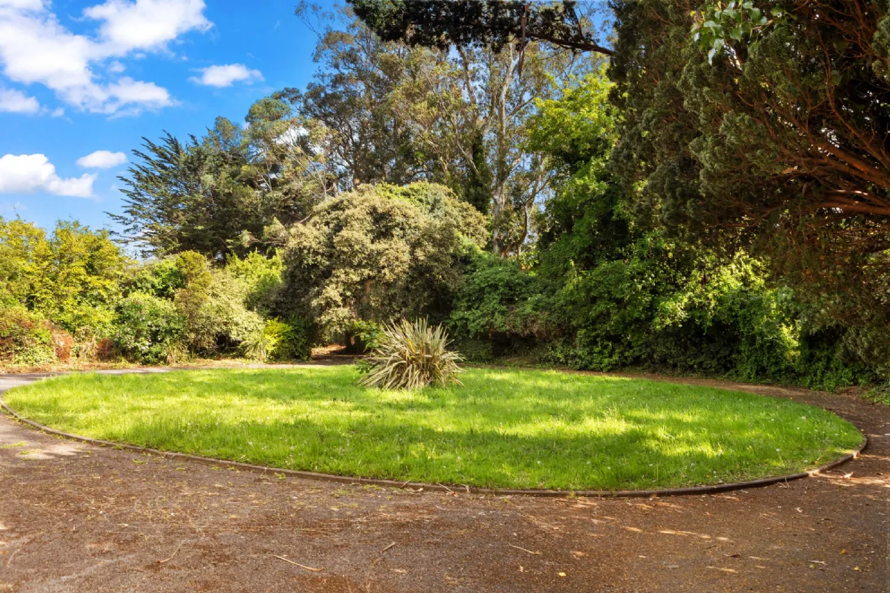 Photo of Lissadrone, Killiney Hill Road, Killiney, Co Dublin, A96HW74
