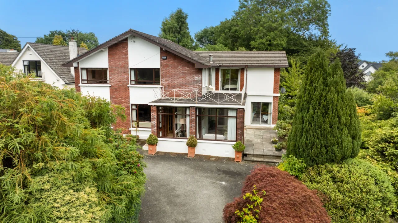 Photo of Mineview, 5 Ferndale Road, Shankill, Rathmichael, Dublin 18, D18 E6P7