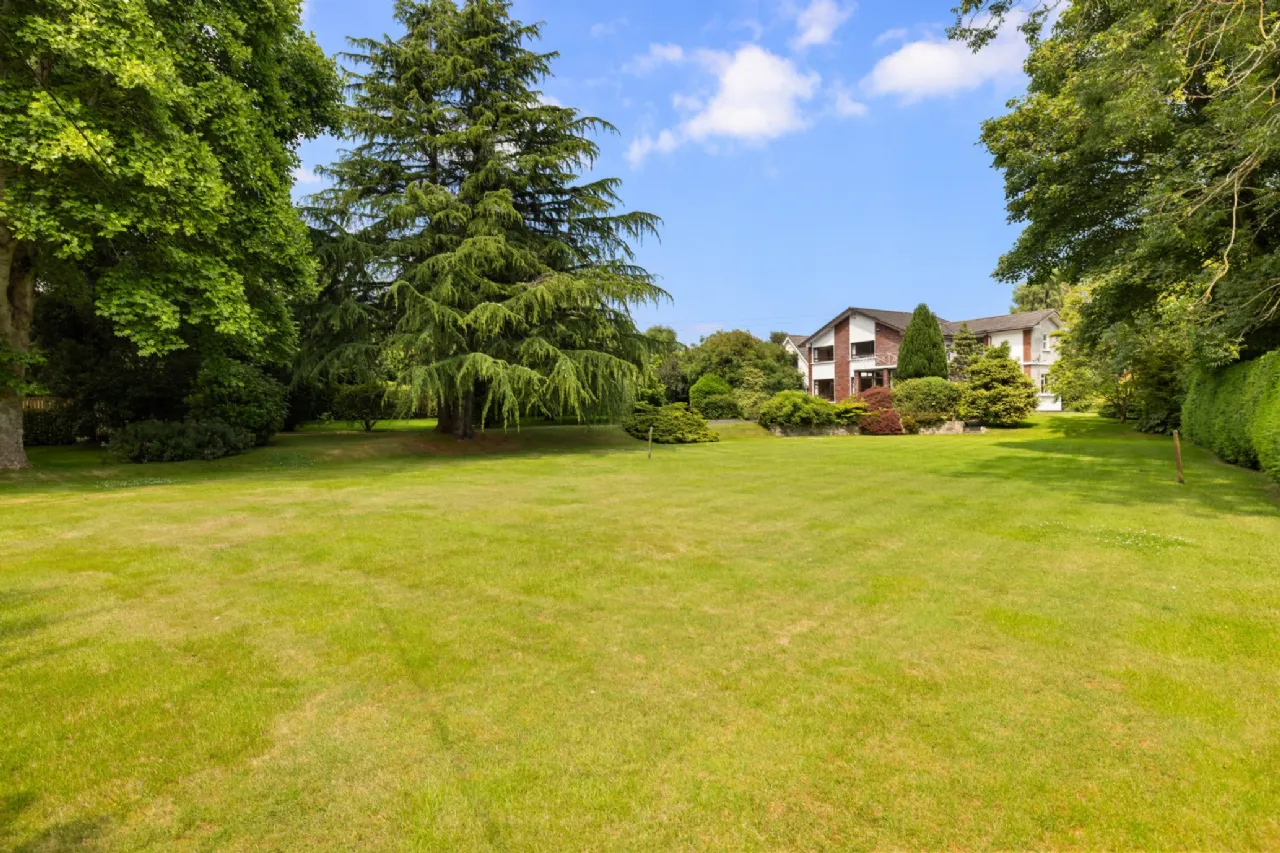 Photo of Mineview, 5 Ferndale Road, Shankill, Rathmichael, Dublin 18, D18 E6P7