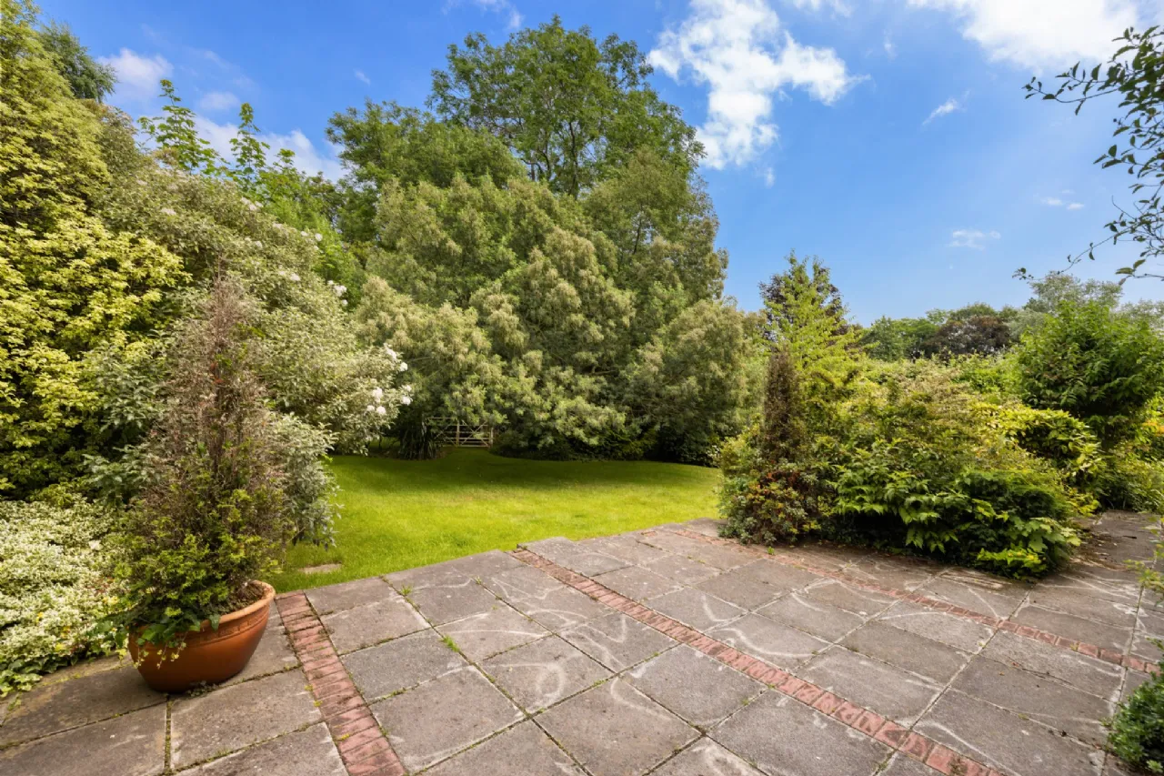 Photo of Mineview, 5 Ferndale Road, Shankill, Rathmichael, Dublin 18, D18 E6P7