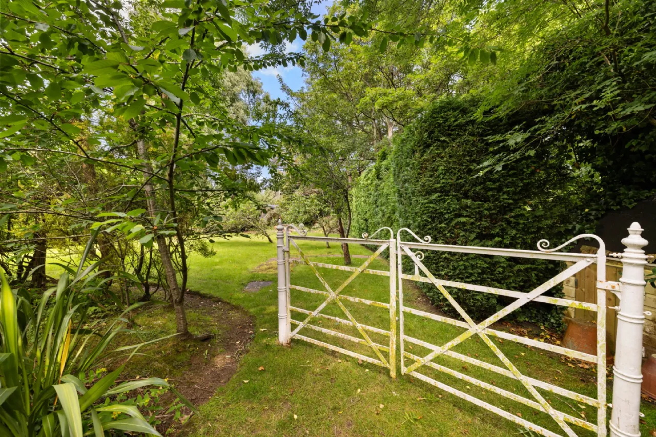 Photo of Mineview, 5 Ferndale Road, Shankill, Rathmichael, Dublin 18, D18 E6P7