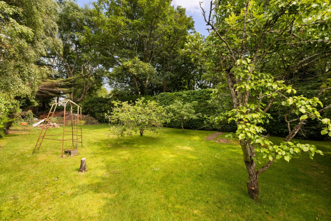 Photo of Mineview, 5 Ferndale Road, Shankill, Rathmichael, Dublin 18, D18 E6P7