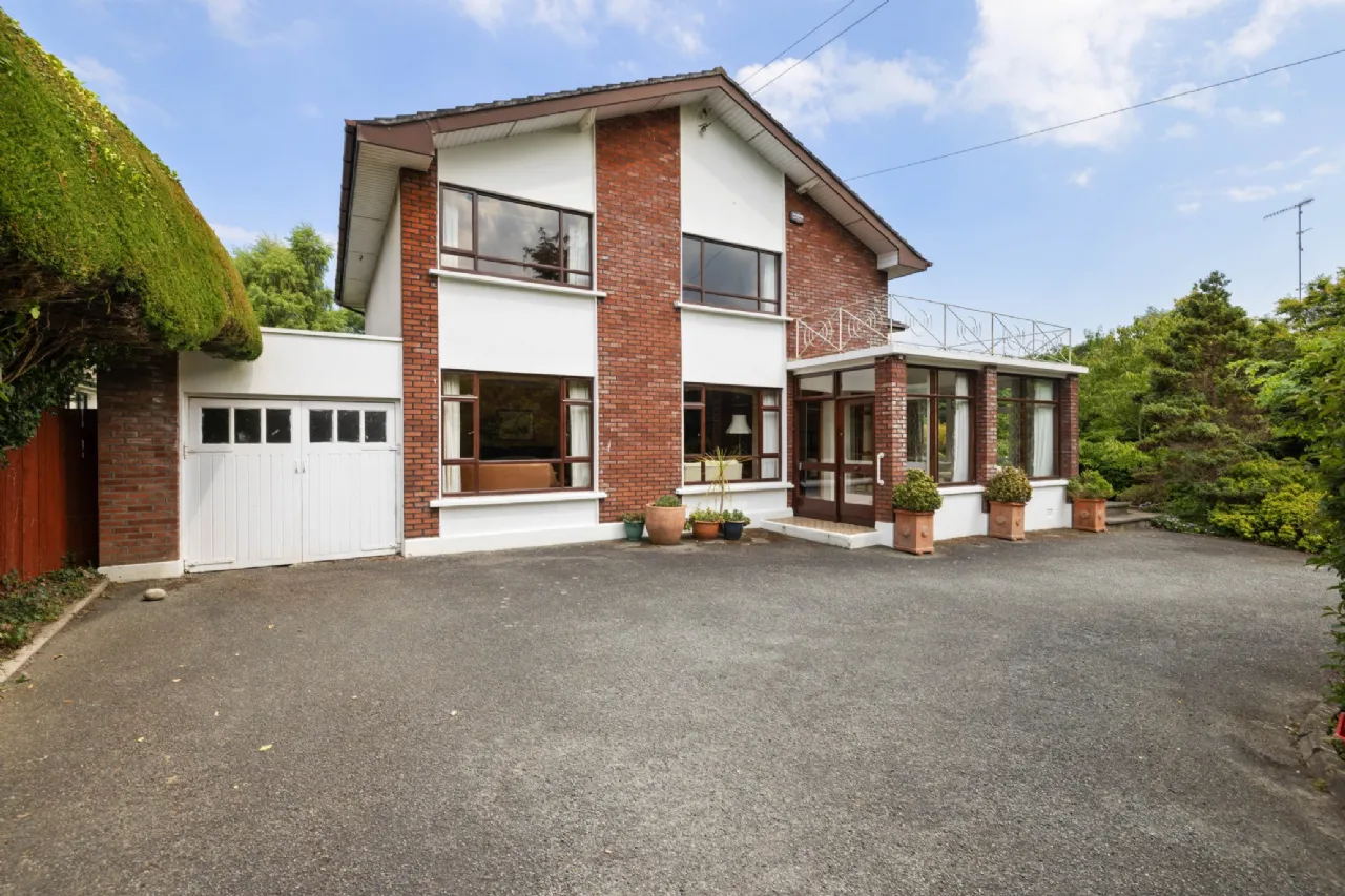 Photo of Mineview, 5 Ferndale Road, Shankill, Rathmichael, Dublin 18, D18 E6P7