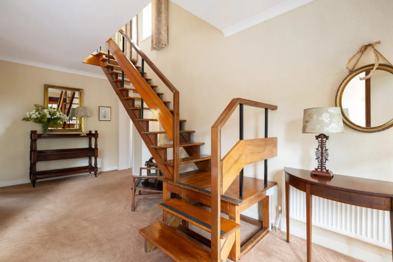Photo of Mineview, 5 Ferndale Road, Shankill, Rathmichael, Dublin 18, D18 E6P7