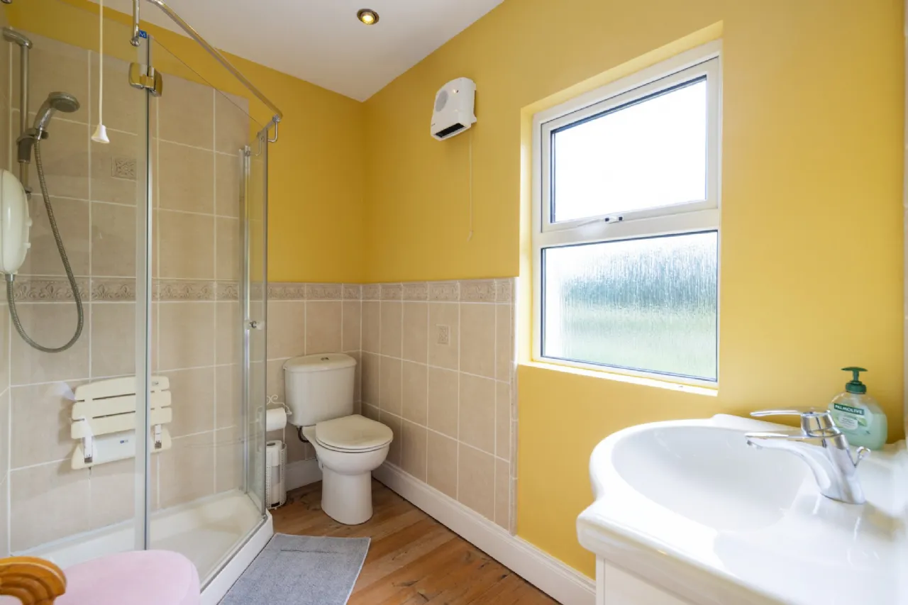 Photo of Mineview, 5 Ferndale Road, Shankill, Rathmichael, Dublin 18, D18 E6P7