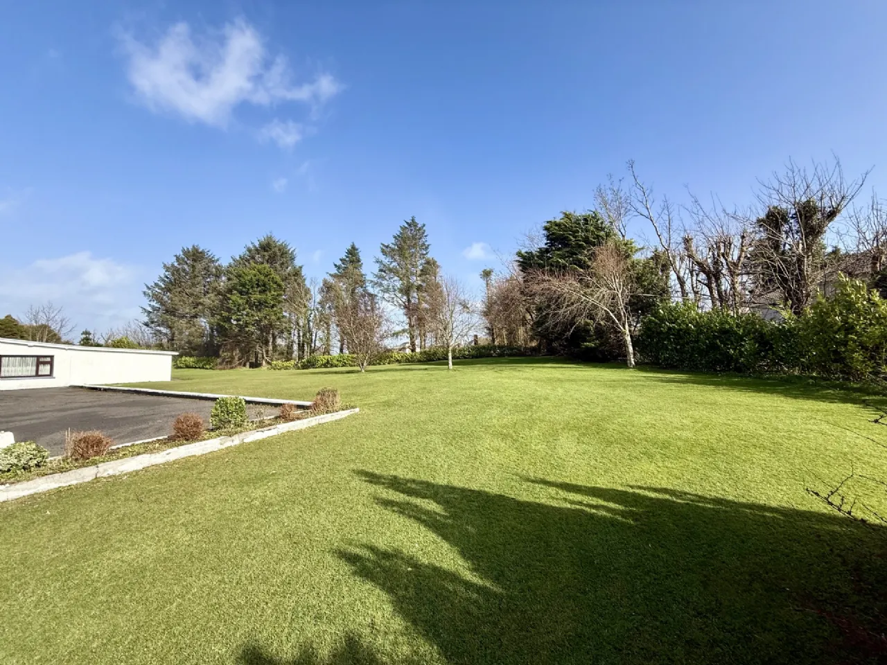 Photo of 4 Bed Plus Granny Flat, 