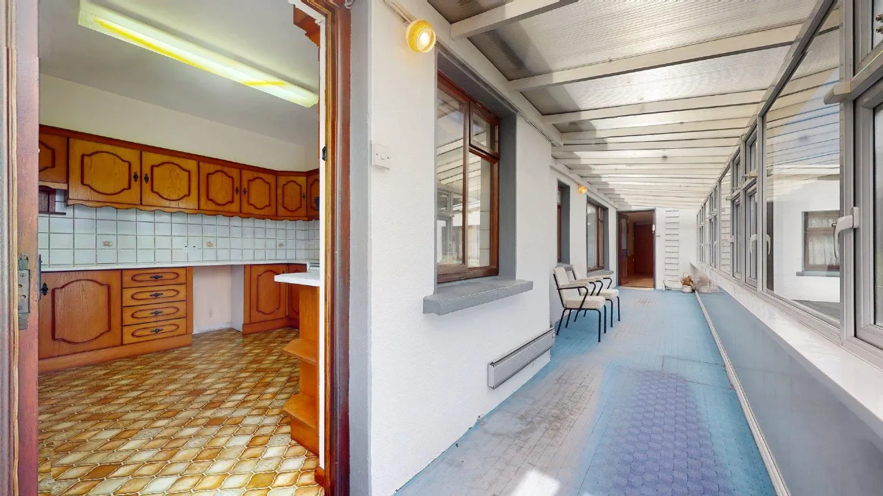 Photo of 4 Bed Plus Granny Flat, 