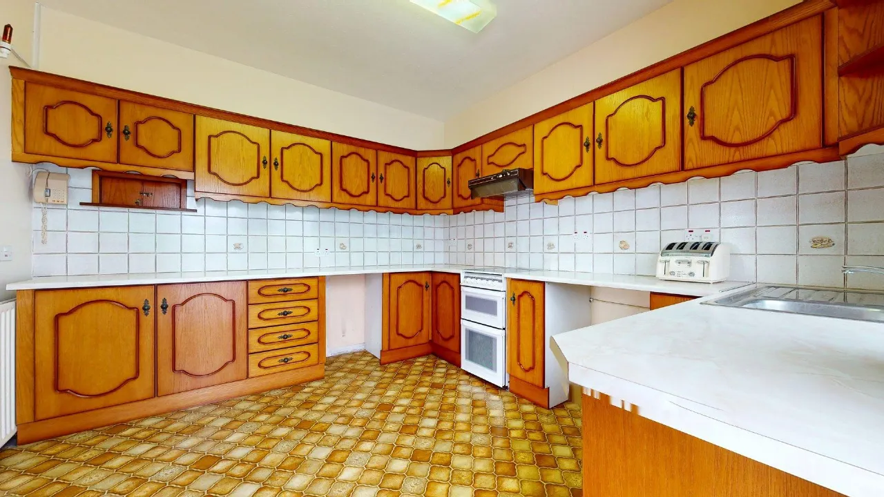 Photo of 4 Bed Plus Granny Flat, 
