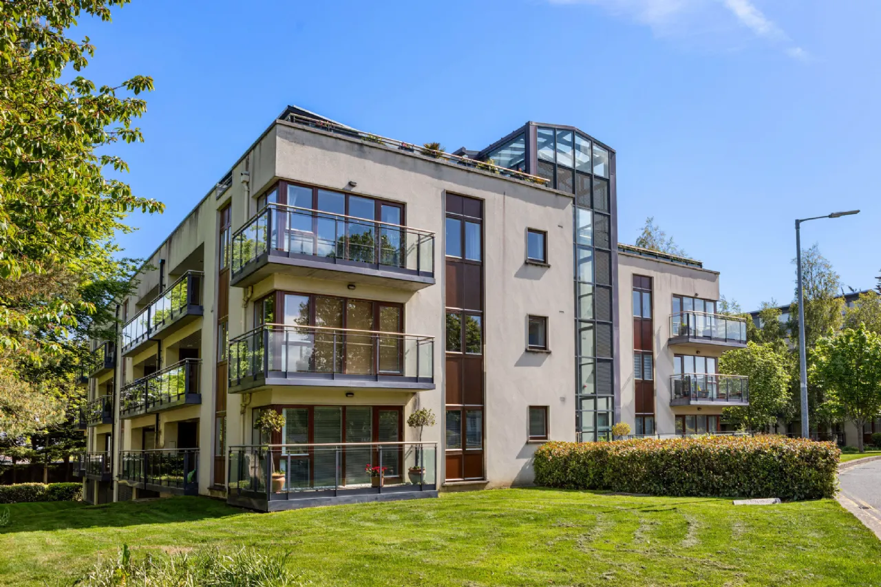 Photo of 9 Sefton Hall, Kelston, Foxrock, Dublin 18, D18 H312