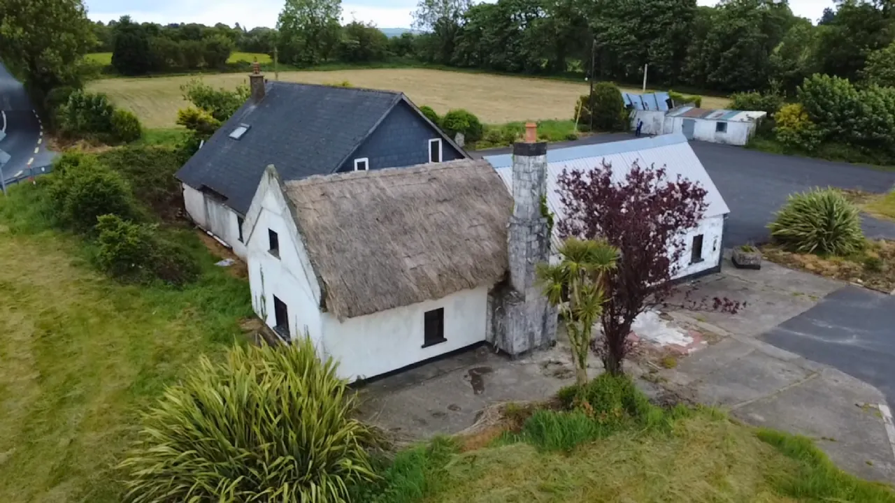 Photo of Renowned Licenced Premises, & Attached House, Carroll's Cross, Ballyshunnock, Co. Waterford, X42 F650
