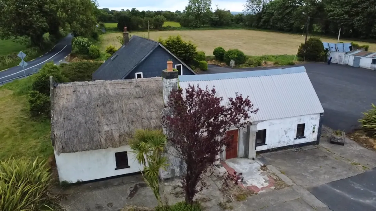 Photo of Renowned Licenced Premises, & Attached House, Carroll's Cross, Ballyshunnock, Co. Waterford, X42 F650
