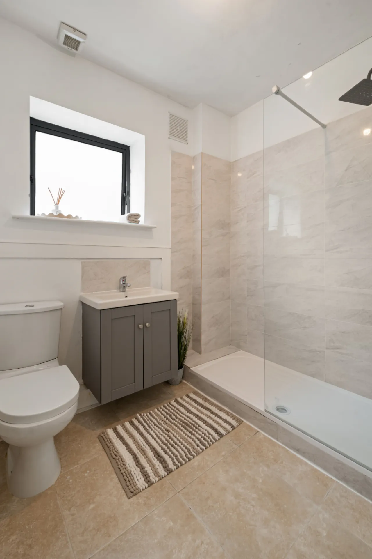Photo of 33 The Oval, Tullyvale, Cabinteely, Dublin 18, D18 WC04