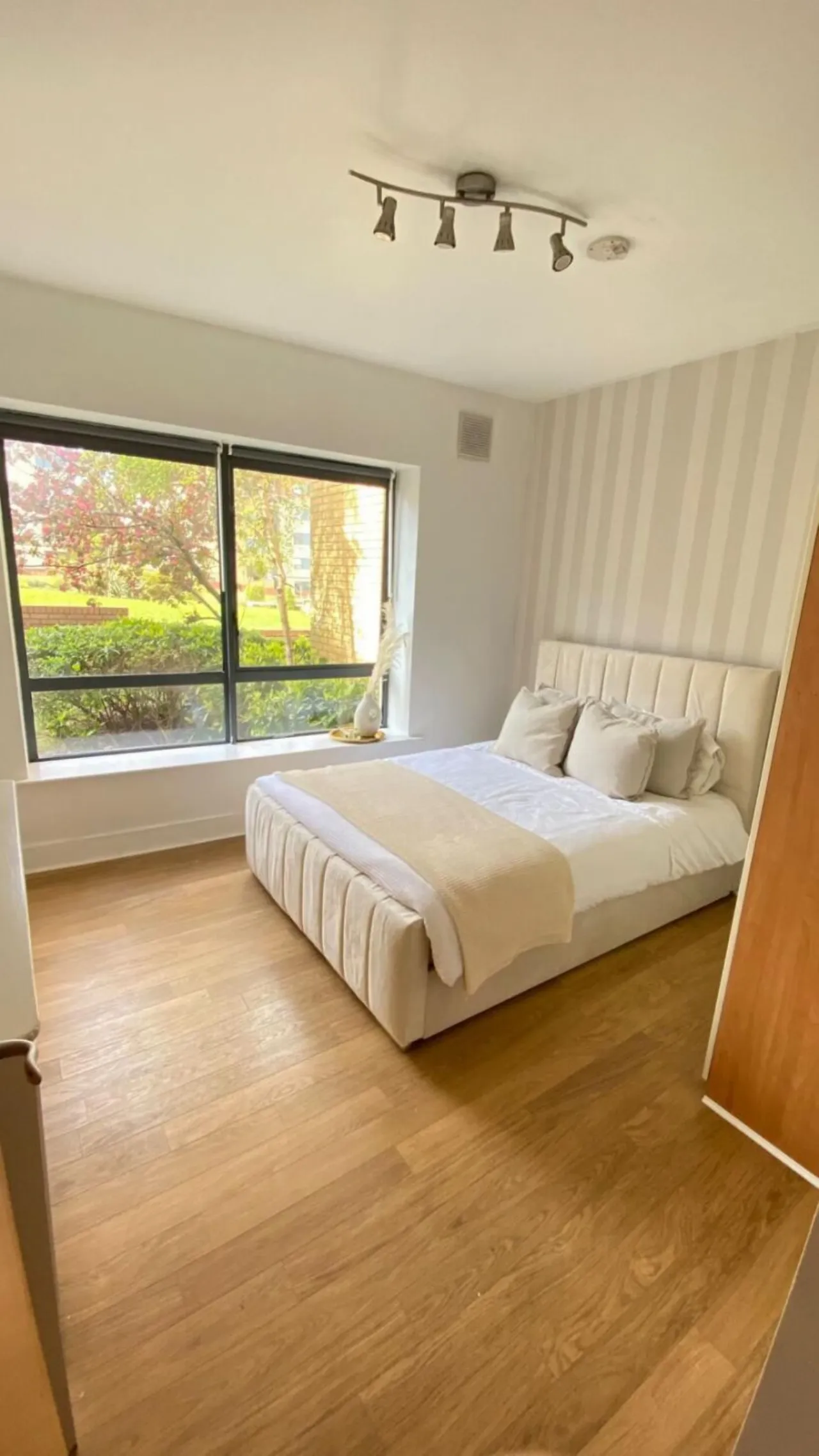 Photo of 33 The Oval, Tullyvale, Cabinteely, Dublin 18, D18 WC04