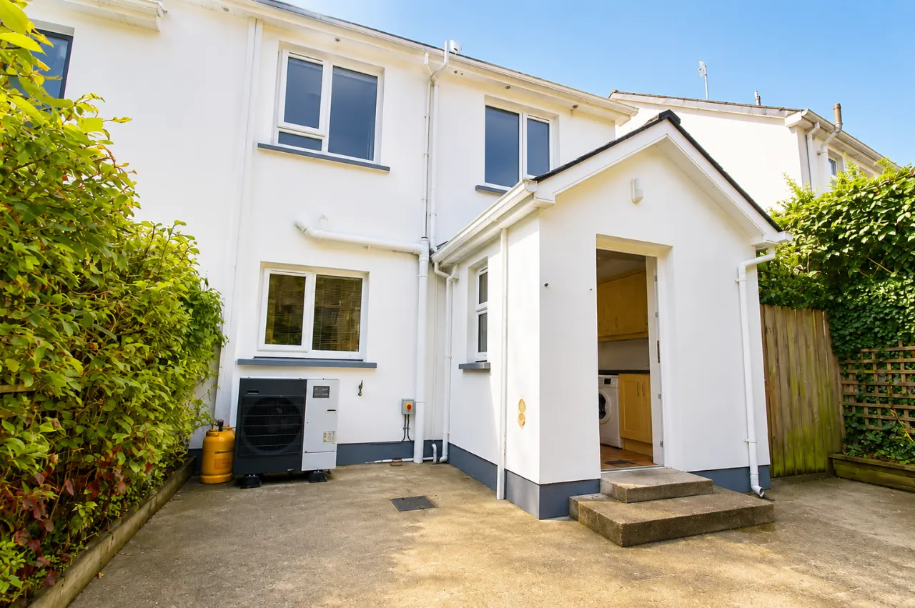 Photo of Flo & Oscars Cottage, 1 Back Lane, Ramelton, Co. Donegal, F92Y030